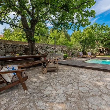 Stone House Magarac Seline