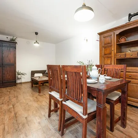 Stone House Magarac * Seline