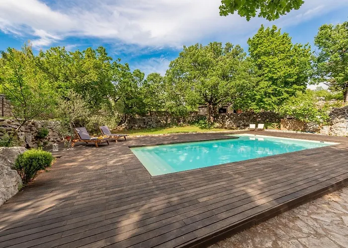 Stone House Magarac *