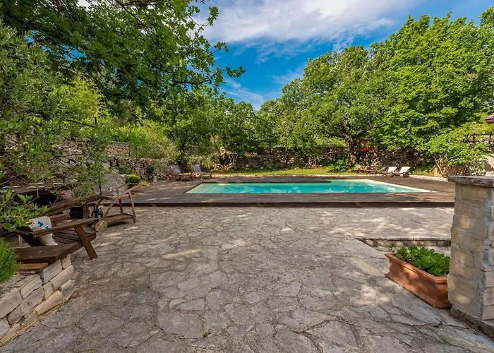 Stone House Magarac