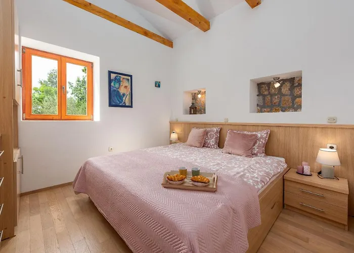 Villa Stone House Magarac