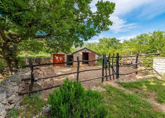 Stone House Magarac Villa *