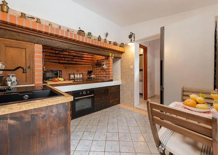 Stone House Magarac 别墅