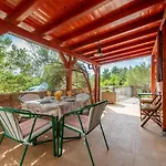 فيلة Stone House Magarac سيلين