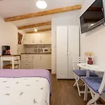 Stone House Magarac سيلين