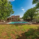 فيلة Stone House Magarac سيلين