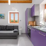 فيلة Stone House Magarac