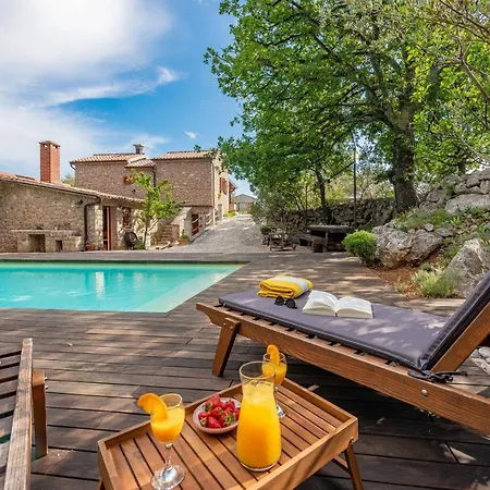 Stone House Magarac Vila