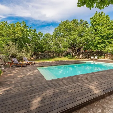 Stone House Magarac *