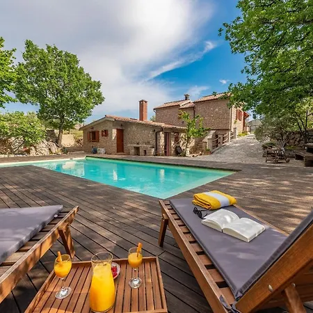 Stone House Magarac *