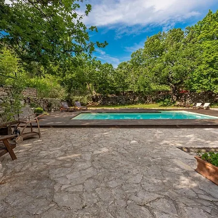 Stone House Magarac