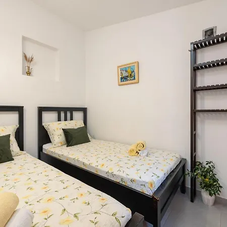 Stone House Magarac