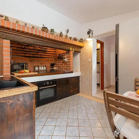 Stone House Magarac Vila