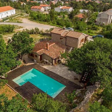 Stone House Magarac