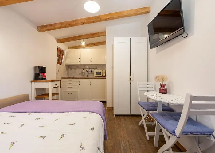 Stone House Magarac Seline